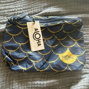 Aloha Collection Splash-Proof Travel Pouch